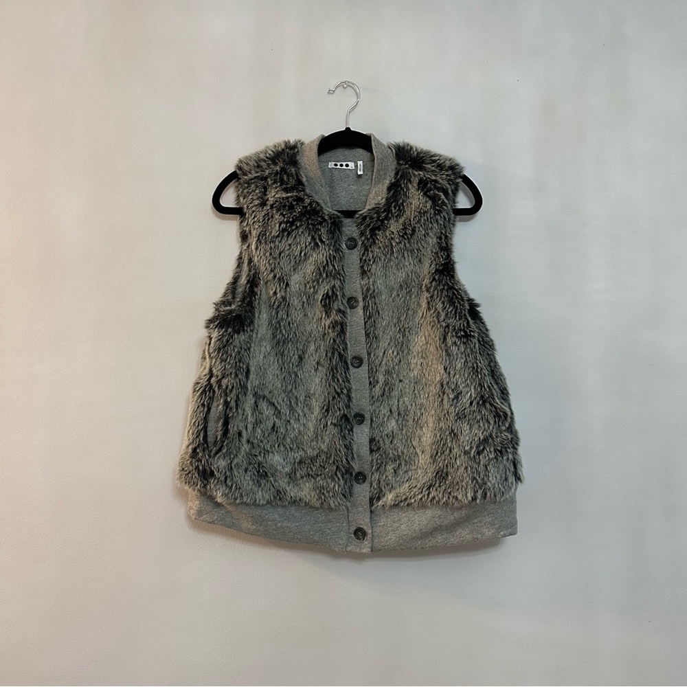 FUR VEST